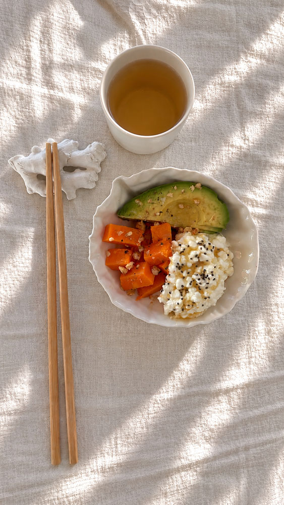Cuenco col verde y chopstick jengibre